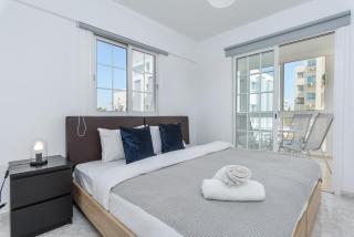 White 1-Bedroom Apartment By Mackenzie Beach - Larnaca - 9