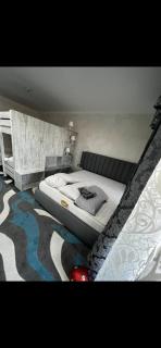 ESTER’S HOUSE’S 6 - 7