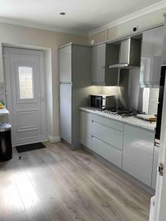 Lovely 2 bed apartment with hot tub log burner and off street parking - 1