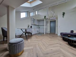 Studio no. 93 - 6