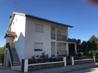 Duplex em casa inteiro. 4 quartos. Bem localizada. - Bragança - 0