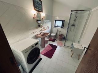Duplex em casa inteiro. 4 quartos. Bem localizada. - Bragança - 1