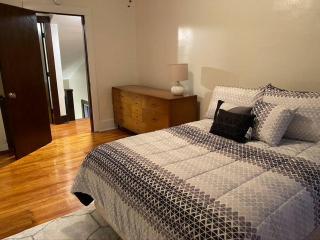 Serene Home One Block From Lake Michigan - 7