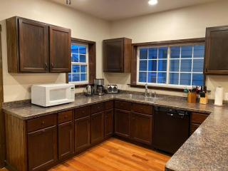 Serene Home One Block From Lake Michigan - Sheboygan - 6