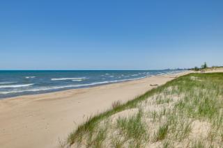 Steps to Lake Michigan Beach Gary Vacation Rental - Gary - 9