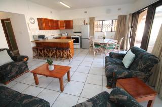 Uvongo Cabanas 3B - Margate - 4