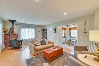 Charming Canandaigua Lake House with Deck and Views! - Rushville - 0