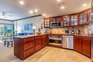 Waipouli Beach Resort Exquisite Ocean View Condo in Oceanfront H Building! - Kapaa - 2