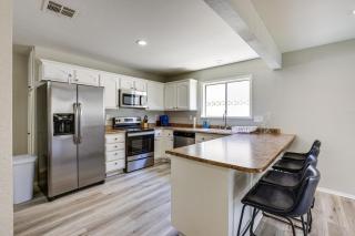 Las Vegas Vacation Rental with Pool and Patio! - Las Vegas - 4