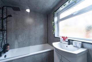 Ephphatha 4 Beds Central A63 3 Bedrms Free Wifi - Close to HRI and MKM Stadium - 5