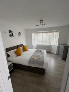 3 bed luxury open plan living - 1