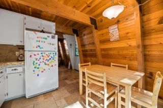 A Beary Happy Cabin - Charming gambrel style home within minutes of the Lake and The Village - Big Bear Lake - 4