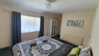 Spacious 3-bedroom home in Birmingham with driveway parking - 4