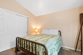 Wine Down - Beautiful and well-kept cabin with large fenced back yard - 1