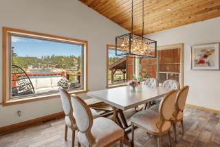 Boulder Bay Chalet Lakefront - Elegantly decorated with Hot Tub and Game Room! - Big Bear Lake - 4