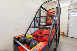 Boulder Bay Chalet Lakefront - Elegantly decorated with Hot Tub and Game Room! - 2