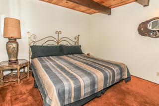 Gallagher's West - Pine surrounded deck and barbecue! Bumper Pool and Wet bar! Darts! - 2