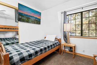 Alpine Escape - Walk to the slopes and Bear Mountain Gold Course! Perfect all-season property! - 1