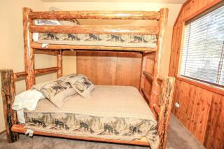 Village Hideaway - Perfectly cozy cabin with a beautiful location, walking distance to everything! - 4