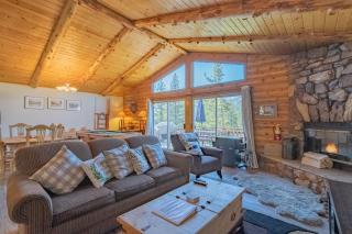 View Point- Mountain retreat equipped with a pool table, patio with a grill and beautiful view - 2