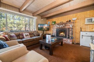 Glenview Getaway - Cozy farm house! Walking distance to the lake! - 9
