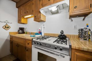 Glenview Getaway - Cozy farm house! Walking distance to the lake! - 2