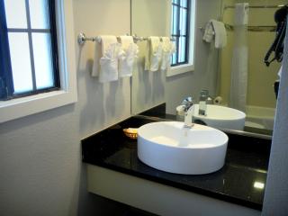 FairBridge Inn & Suites Gateway to Yosemite - 1