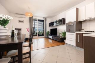 City Vibe & Free Garage - 0