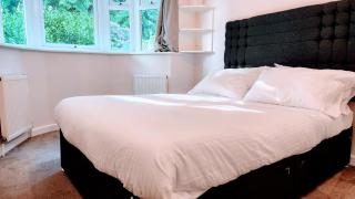 1 Bedroom Annex - Close to Frimley Hospital - Private Entrance - 8