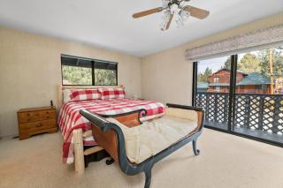 Avalon Retreat - A well-furnished cabin with a pool table and a Hot Tub! - 5