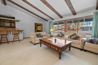 Avalon Retreat - A well-furnished cabin with a pool table and a Hot Tub! - 4