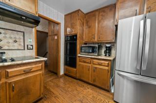 Avalon Retreat - A well-furnished cabin with a pool table and a Hot Tub! - 1