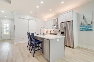 Bright Foley Home with Patio - 7 Mi to Wharf and Beach - 5