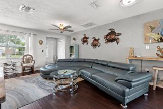 Poolside Paradise - 7