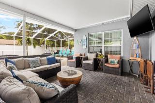 Poolside Paradise - Pinellas Park - 1
