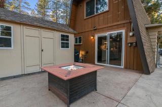The Cozy Bear Cabin - Updated gambrel with huge outdoor space! Cornhole, Tether ball, Fire pit! - 5
