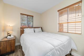 The Bear Den - DREAM LOCATION WALKING DISTANCE TO LAKE AND VILLAGE! - 3