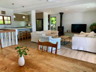 Stunning Yamba Beach House! 3B+ - Yamba - 3