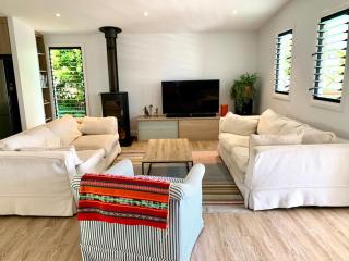 Stunning Yamba Beach House! 3B+ - 1