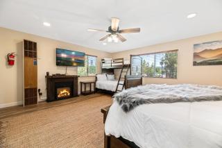 The Bear Den - DREAM LOCATION WALKING DISTANCE TO LAKE AND VILLAGE! - 5