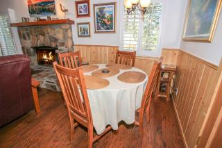 Grizzly Bear - Cozy cabin with forest views! Outdoor Hot tub and a wood burning fireplace! - 5