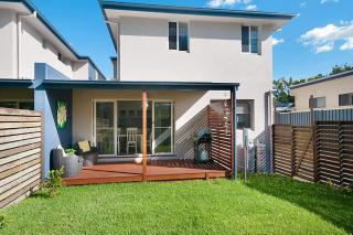 LUXURY TOWNHOUSE! Walking distance to everything! - Yamba - 5