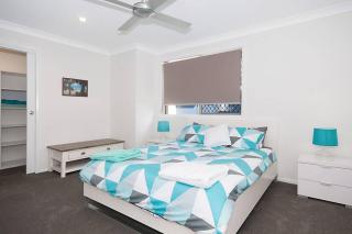LUXURY TOWNHOUSE! Walking distance to everything! - Yamba - 3