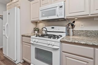 Serenity Knoll - Comfortable, spacious single-level cabin! Newly remodeled! Hot Tub and Pool Table! - 2