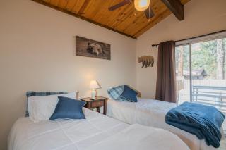 Sherwood Cottage - Charming and cozy cabin that has back deck with a Hot Tub! - 3