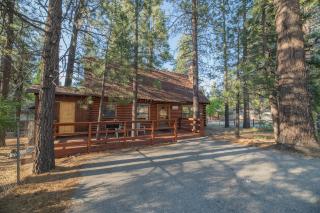 Rustic Pine - Rustic true log cabin with plenty of charm, Close to everything! - 0