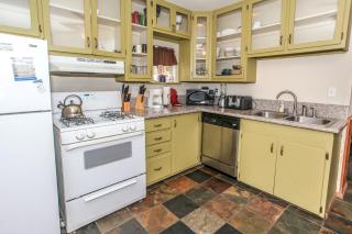 Rincon Cabin - Close to the lake with a huge fenced in yard! Hot tub and deck with barbecue! - 6