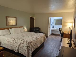 Henry's Fork Inn - 4