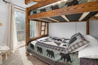 Bear PAC Hideout - Walk to Alpine Slide and only minuetes to The Village! Billiards and foosball! - 1