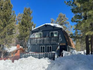 Bear PAC Hideout - Walk to Alpine Slide and only minuetes to The Village! Billiards and foosball! - 6